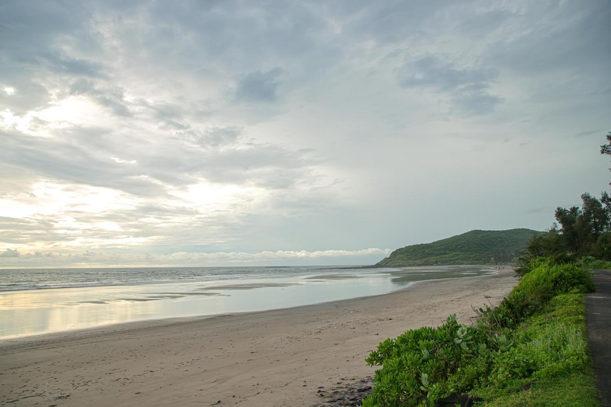 White Sand Beach Resort Kondivali Exterior foto